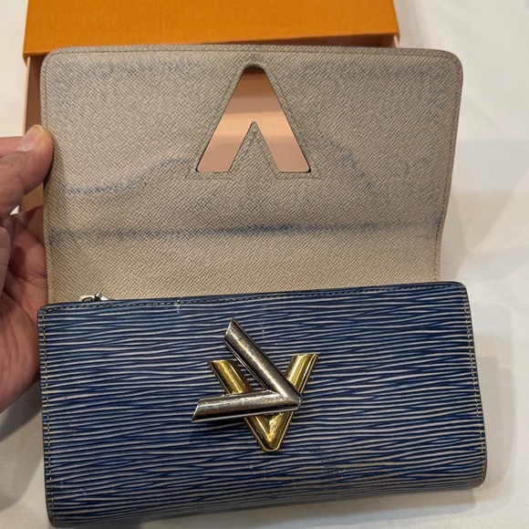 Authentic Louis Vuitton Epi Twist Wallet - Picture 7 of 13